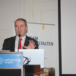 „Zu Beginn heiß umkämpft und von manchen Gruppen massiv abgelehnt, ist es heute nicht nur akzeptiert, sondern eine Selbstverständlichkeit für Familien und Politik“,