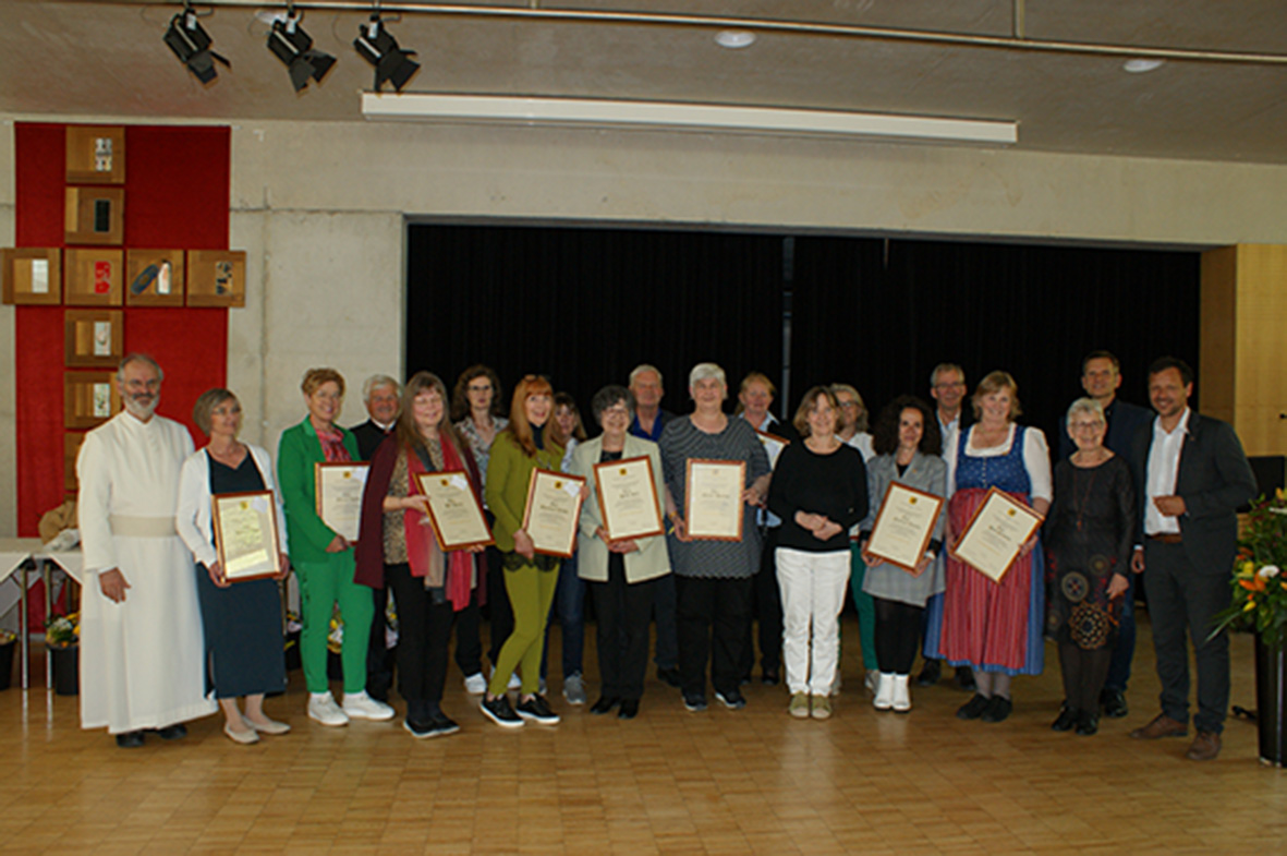 Geehrte Personen / Kath. Familienverband Tirol Mit dem goldenen Ehrenzeichen für 20-jähriges - und länger - ehrenamtliches Engagement ausgezeichnet